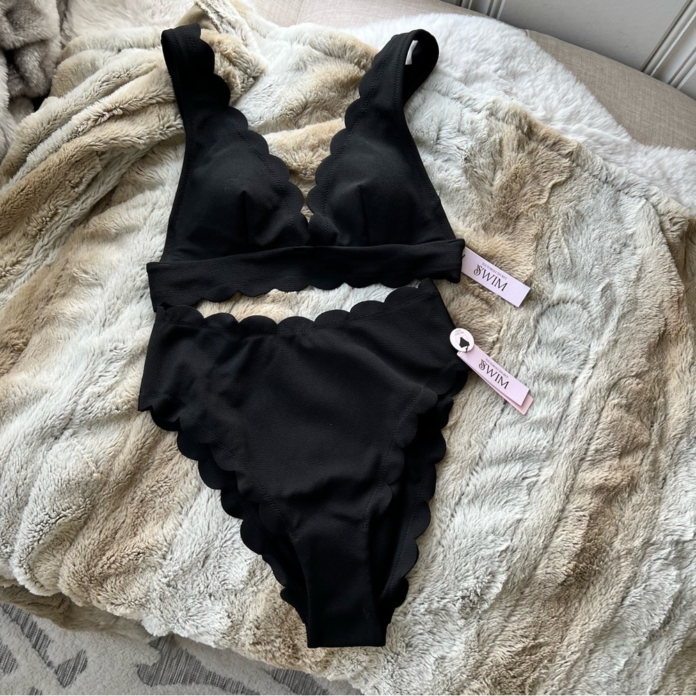 Victoria’s Secret Black Scallop Trim 2 Piece Swim Suit Size XSmall NWT
